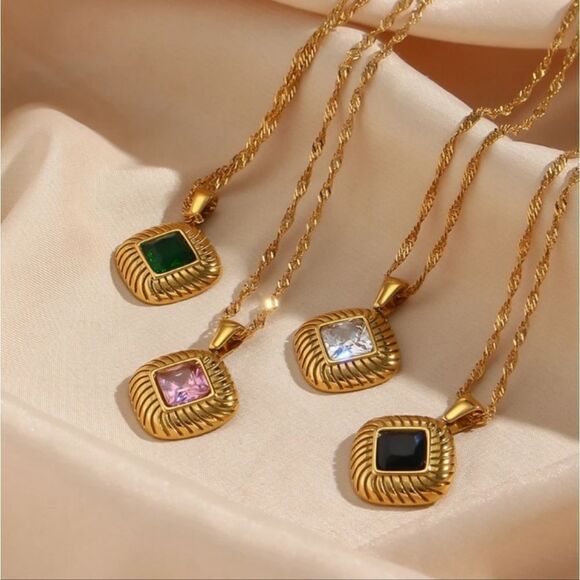 Green Zircon Vintage Diamond Textured Pendant Necklace 18K Gold - Picture 4 of 5